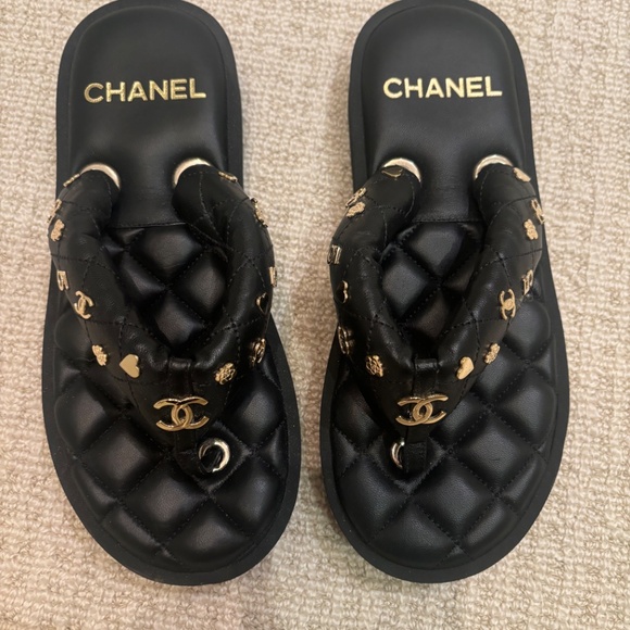 CHANEL Black Quilted Charms Thong Sandals, Size 36.5 - Picture 6 of 6
